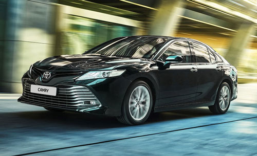 Новая Toyota Camry по цене Hyundai Creta: новое поколение бизнес-седана стало дешевле. Крете придется подвинуться