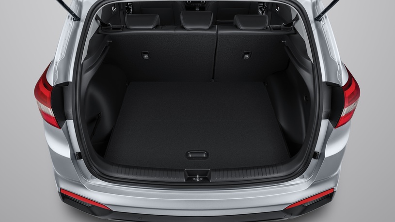 Hyundai особо подчеркивает, что максимальная высота подъема двери багажника здесь увеличена на 10% по сравнению с аналогичными моделями для других рынков