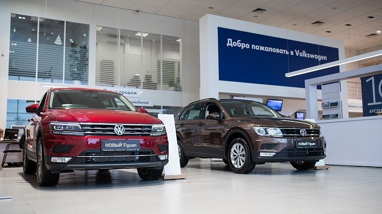 VW, Skoda и Audi остановили продажи в России
