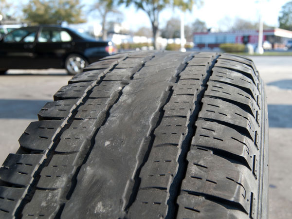 Почему шины изнашиваются неравномерно и в чем опасность? Шесть основных причин (схемы)