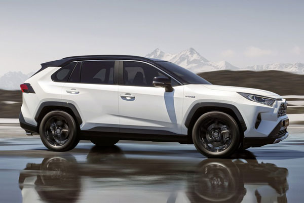 Новый Toyota RAV4 появится в России летом