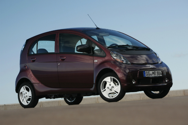 Помощник президента Владимир Кожин владеет редким электрокаром Mitsubishi i-MiEV