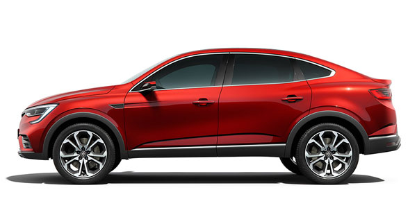 Длина Renault Arkana составляет 4545 мм. Для сравнения длина Kaptur 4333 мм, VW Tiguan 4486 мм, Mazda CX-5 4550 мм.