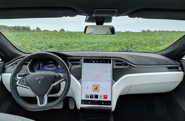 В Tesla лучшая мультимедиа система по мнению американцев