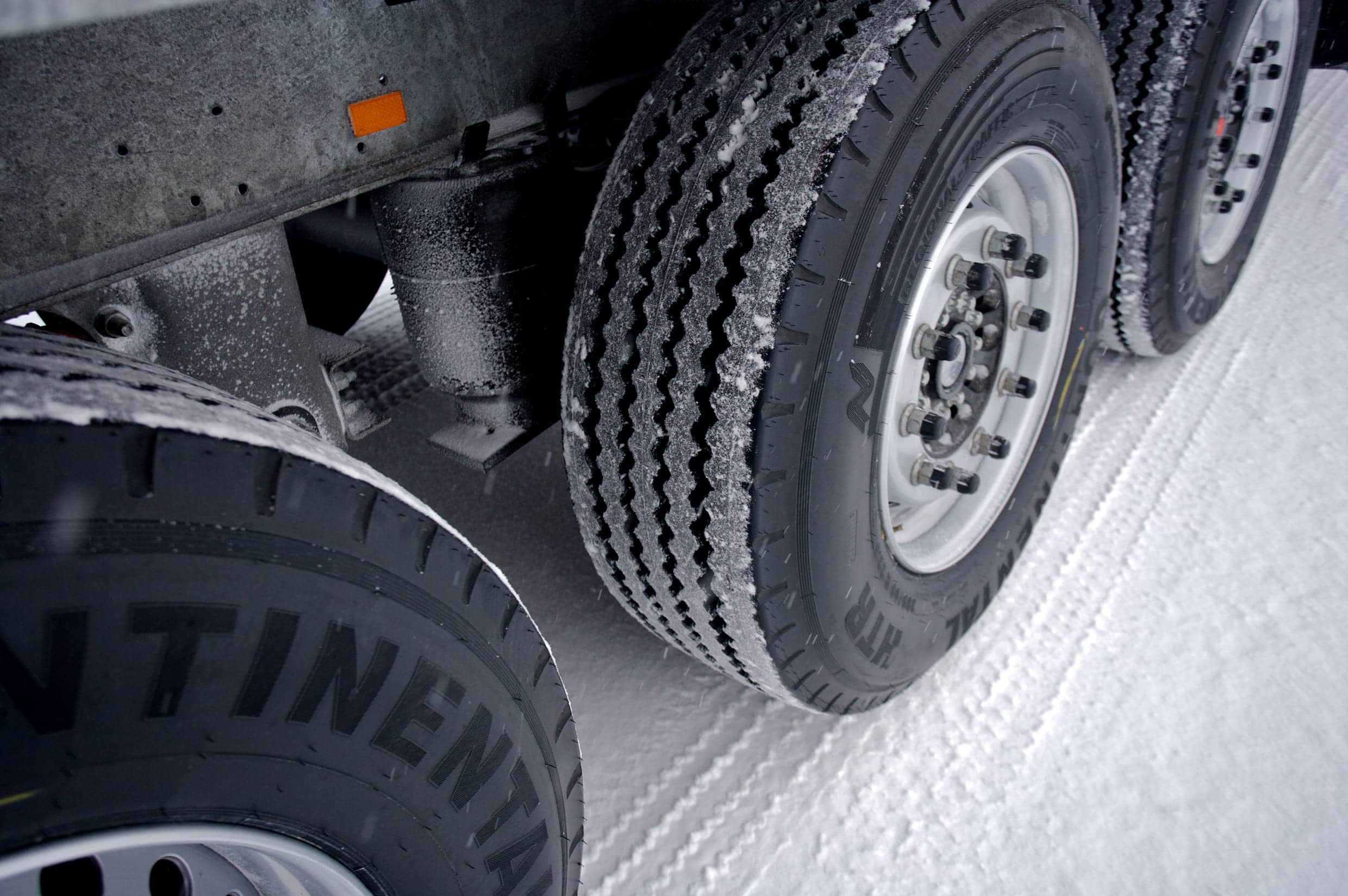 Выбор грузовых шин: гид по безопасному и эффективному движению