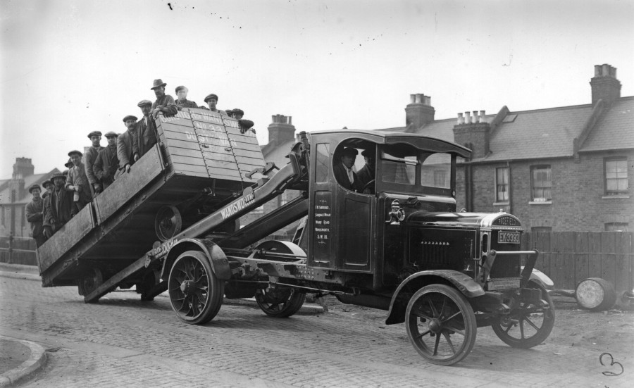 История появления грузового автомобиля